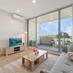 Stylish 1BR in Wolli Creek Near Airport & City