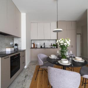 Grzybowska Luxury Apartment with Skyline View by House Expert Warsaw