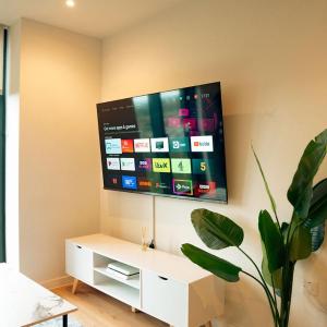 Luxury sky suites 2 bedroom 2 bathroom city centre apartment