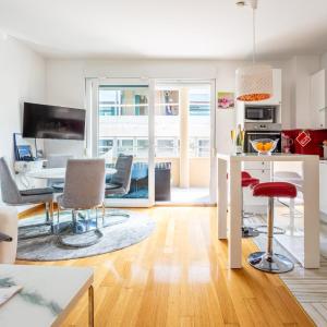 Apartment in Split near Beach with balcony, air conditioning, WiFi 5141-1