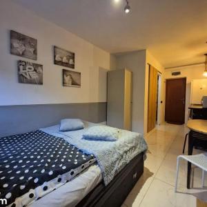 NightHost Robotnicza 32 m248 Wrocław free parking