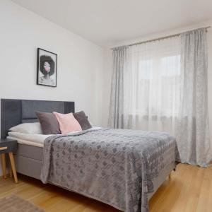 Wooden Apartment Bellottiego Warsaw with Parking by Noclegi Renters