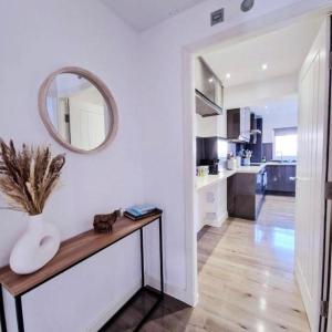 3BR Sleeps 6, Free Parking, City & Beach