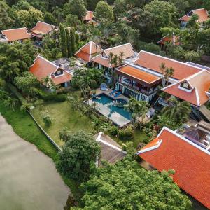 V238 Villa 6BR Lakefront Jacuzzi Sauna & Gym, Near Beach