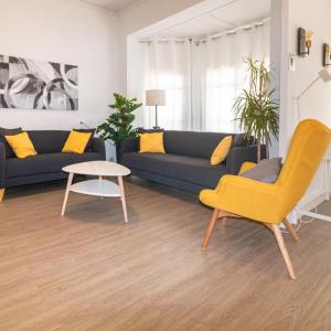 Central & Fully Equipped Apartment in Eixample Next to Metro, Sleeps 5