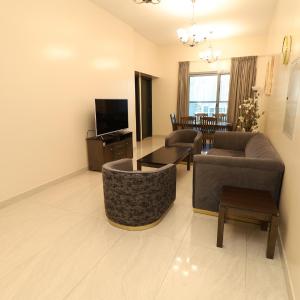 Spacious 4BR Skyline View Central