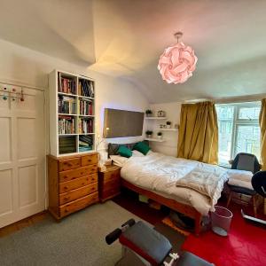 King double bedroom in central Dublin