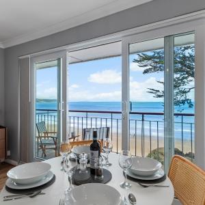 33 Beach Court - Direct Beach Access Sea Views