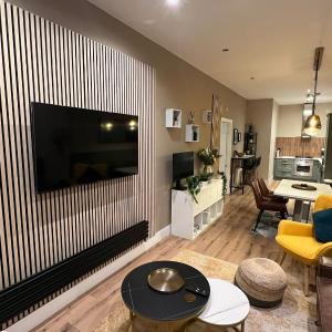 Modern 2 bedroom 2 bathroom Apartment newly renovated