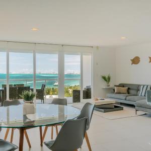 WAVES Beachfront 2 BDR by Casa Paraiso
