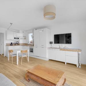 Bright apartment with parking and wifi