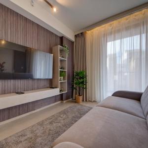 Mercury 317 - 2x Free Pool Access & Shopping Mall
