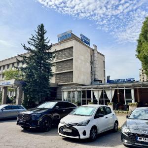 Hotel Forum - Free Parking for cars