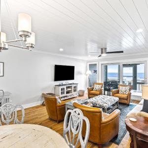 Beach Club Villa 32 - Newly Renovated! Direct Oceanfront