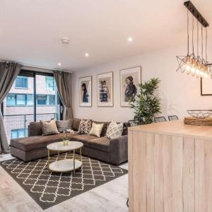 Stylish Liverpool Apartment with Parking & Balcony