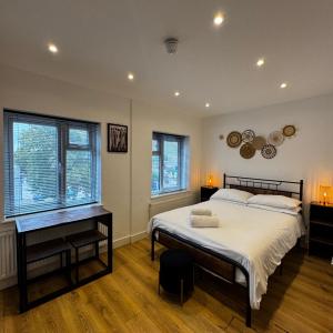 Townhouse Studio with Kitchen & Ensuite - Great Location