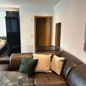 Studio flat in central Reading