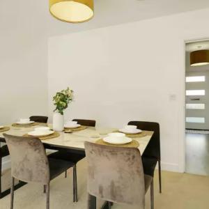 Reading 3 Bedroom Close to all Amenities w/Parking