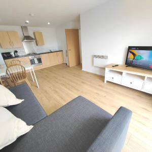 Modern 2 Bedroom Flat close to City Center Camp Street