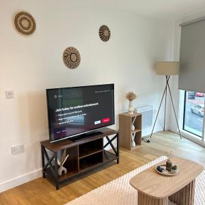 Central Manchester Apartment WIth - Terrace - Gym- Free Parking- Next To Man City Stadium & City Centre