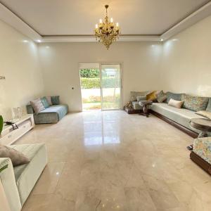 Spacious-modern-apartment