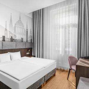 12 Revay Hotel