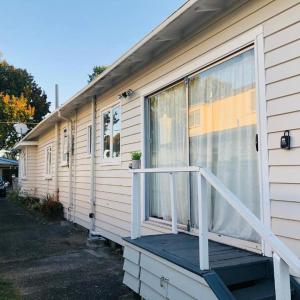 4 Beds Including 1 Sofa Bed in 1 Bedroom plus1 Lounge