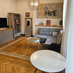 Al Pacino Family Lux Apartment