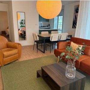 Grand appart lumineux - 6 pers, wifi, parking, check-in facile, proche commodités & métro 5min