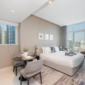 Cozy Waterfront Studio | Pool, Gym, Parking