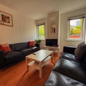 1 Bedroom City Centre Apartment - Sleeps 4 Free Parking