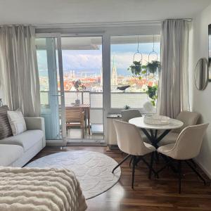 Skyline & Tollwood Apartment
