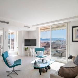 REF 1957 - Cannes Croisette -Sea view apartment for rent