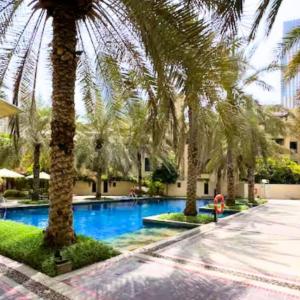 2BR Downtown Dubai 5 Min Walk to Dubai Mall & Burj