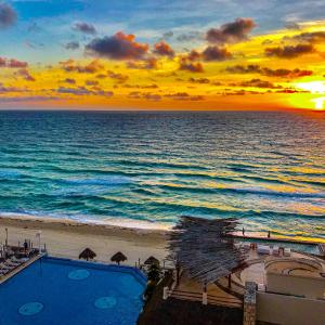 Oceanfront Apartments Cancun