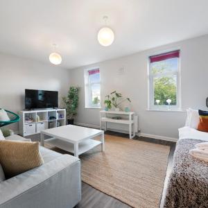 Two Bedroom Duplex in Angel HIgh Street