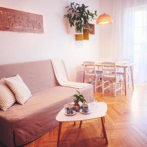 Lovely Two Bedroom Apartment with Terrace, near Center & Parks