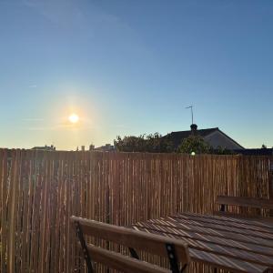 chambre avec salle de bain, cuisine, balcon, clim et parking privé ,bordeaux centre Nansouty