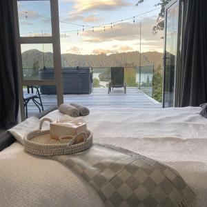 Stylish Lake Ōkāreka Retreat Views, Spa in Rotorua
