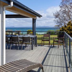 Still Water Retreat - Idyllic Taupo Lake front home near Taupo town