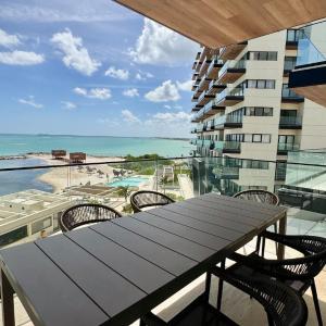 Progreso Luxury Oceanfront Condo at Yucalpetén Resort Marina