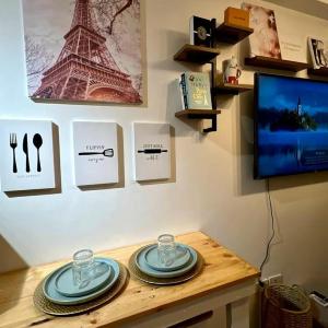Paris Theme Near Trinoma SM North LRT Roosevelt SNR Congressional Free Netflix Prime HBO Max Fast Internet