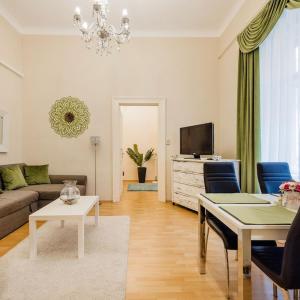 Green Lantern Home Downtown with AirCon Basilica