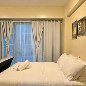 Big Studio Condo Across Manila Airport NAIA T3 WITH WIFI