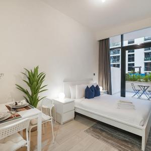 EasyGo- Spacious, Low Floor and Pool view STU