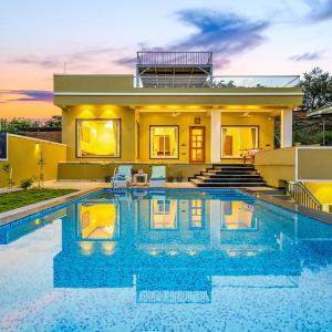 ELIVAAS Signature LakeMount 2-BHK Getaway with Private Pool, Open-Air Gazebo & Terrace At Fatehsagar Lake