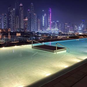 Private Beach , Luxury 2BR , Emaar 5-Star Amenities