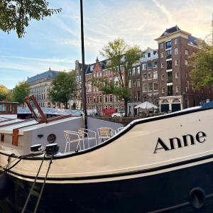 Luxury suite on houseboat