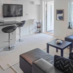 2 Bedroom Cozy Home In Skärholmen
