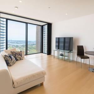 Bay Views Prime Location Retreat